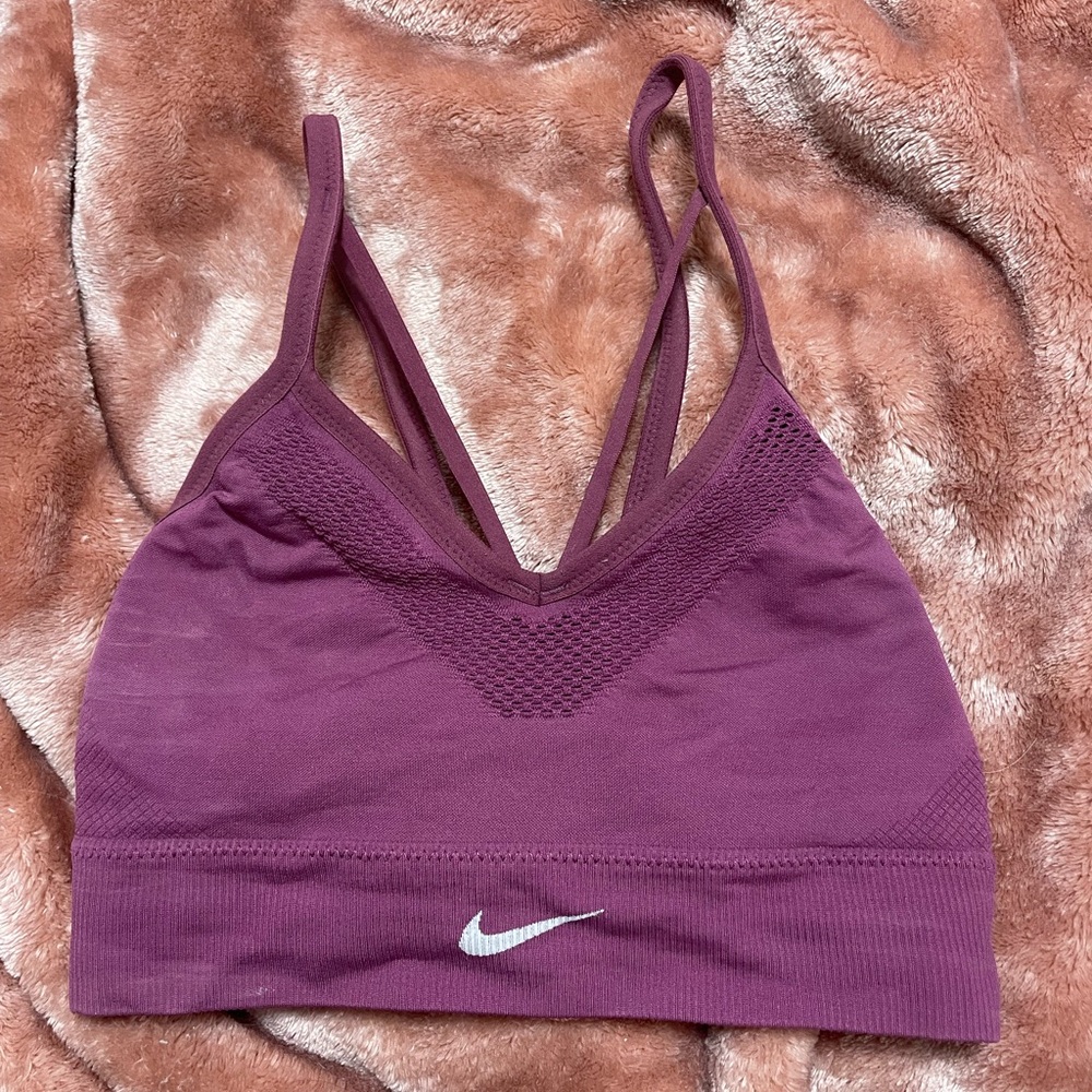 small nike sports bra/crop top